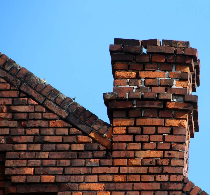 Damaged chimney on an Santa Fe Springs home showing cracks and missing mortar